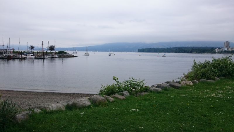 Da hinten ist der Stanley Park    